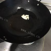 色香味浓的蟹黄豆腐做法图解2)