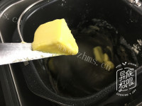 松软的墨鱼汁面包做法图解6)