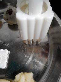 家庭版红豆沙冰皮月饼做法图解13)