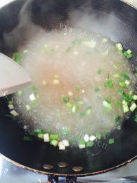 美味的青菜粉丝汤做法图解7)