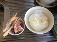 美味的白灵菇龙骨汤做法图解1)
