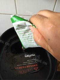 自制哈密瓜奶昔做法图解5)
