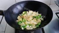 家常菜青椒炒土豆片做法图解3)