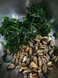 色香味俱全的海虹拌菠菜做法图解5)