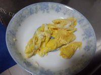 极致的蒜黄炒鸡蛋做法图解3)