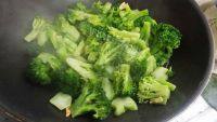 家常菜清炒西兰花