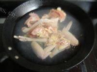 牛肝菌金钱菇炖鸡汤的做法图解五