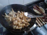 自己做的菜花炒肉做法图解7)