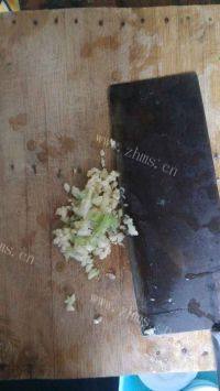 清淡的蒜香菜心做法图解3)