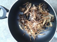 好吃的黄花菜猪肉炖鳗鱼干做法图解3)
