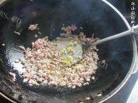 家常菜芹菜肉末做法图解5)