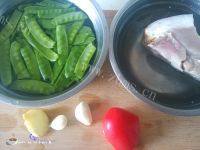 简单版荷兰豆炒腊肉做法图解1)