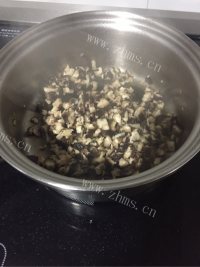 自制香菇肉酱做法图解3)