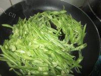 家常菜番茄炒豆角做法图解6)