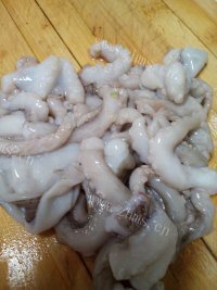 简易的青椒炒章鱼做法图解2)