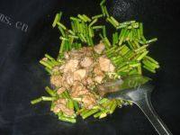 自己做的蒜苔炒肉片