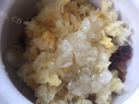 清甜有益的桃胶皂角米银耳羹做法图解5)
