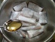 香煎刀鱼做法图解2)