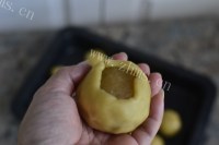 自制广式椰蓉月饼做法图解11)