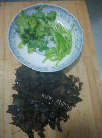 家常菜凉拌木耳菜做法图解2)