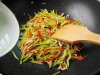 家常菜尖椒炒肉丝
