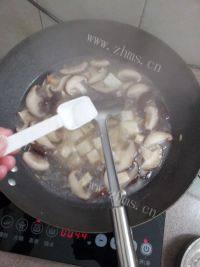 家庭版香菇豆腐汤做法图解7)