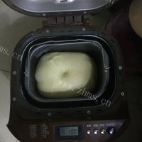 自制椰蓉花型面包做法图解4)