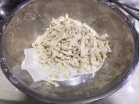 美味的西红柿鸡蛋盖浇面做法图解1)