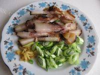 家常菜芹菜炒腊肉做法图解3)