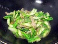 家常菜猪肉炒丝瓜做法图解5)