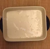 养生黄桃草莓牛奶羹做法图解4)