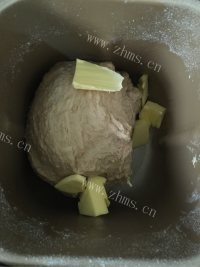 美味的全麦红糖核桃欧包做法图解2)