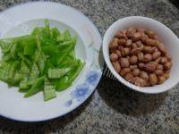下酒菜尖椒炒花生米做法图解1)