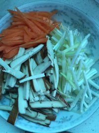 香喷喷的香干肉丝做法图解1)