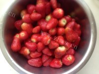 珍馐美味的草莓罐头做法图解1)