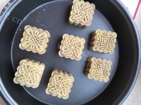 自制广式莲蓉月饼做法图解8)