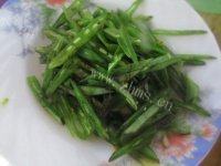 美味的眉豆炒虾酱做法图解8)