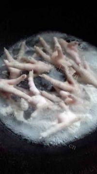 美味的卤鸡脚做法图解2)