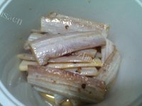 美味的香煎带鱼做法图解4)