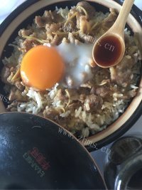 美味的姜丝肉片煲仔饭做法图解6)