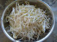 家常菜蒜苗炒豆芽做法图解2)