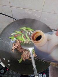 清爽的西芹炒肉做法图解6)