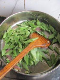 味道不错的扁豆焖面做法图解4)