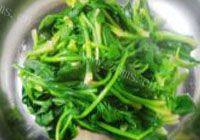 诱人的姜汁菠菜做法图解3)