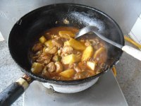 美味的土豆咖喱鸡做法图解11)