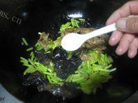 「念念不忘」蒜苔炒肉做法图解13)