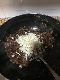 独特的梅干菜肉包做法图解8)