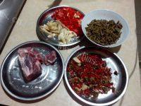 自制酸豆角炒肉末做法图解1)