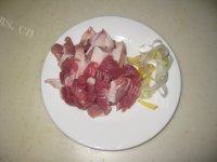 家庭版平菇炒肉片做法图解2)