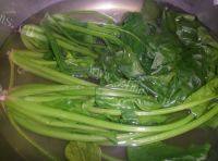 「家有大厨」凉拌菠菜做法图解1)